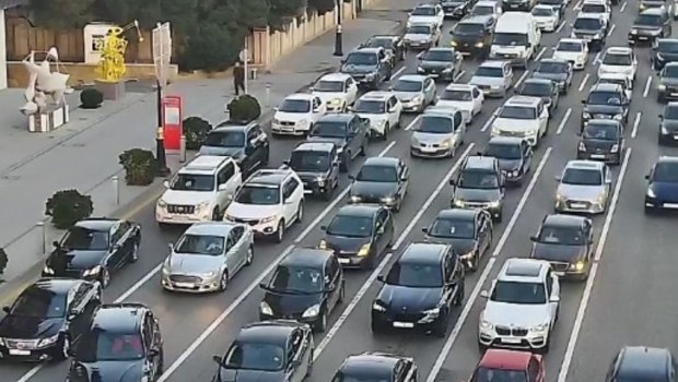 Sürücülərə XƏBƏRDARLIQ: Bu yollarda tıxac var &ndash; SİYAHI