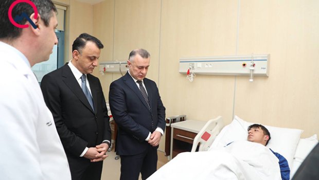 Teymur Musayev və Vüqar Qurbanov yaralılara baş çəkdi &ndash; FOTO 