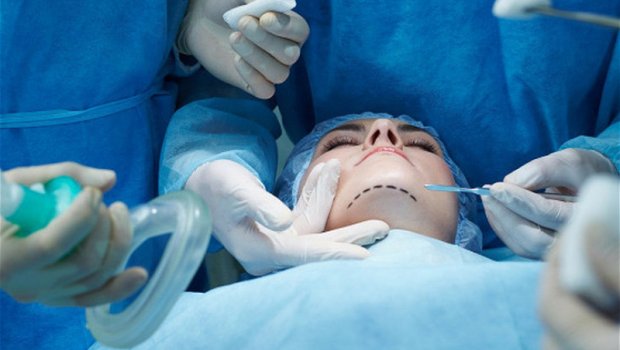 Plastik cərrahların SƏNƏDLƏRİ YOXLANILACAQ &ndash; RƏSMİ