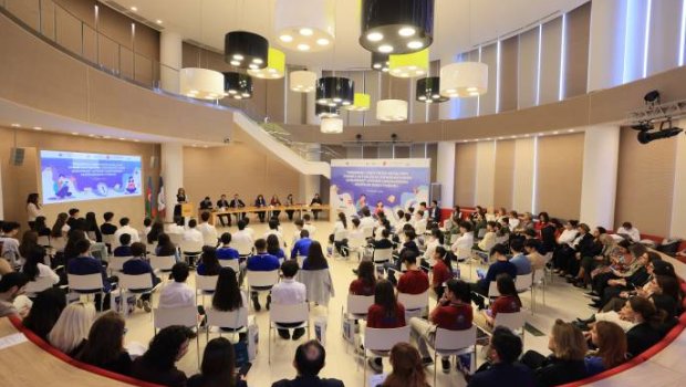&ldquo;Rəqəmsal cəmiyyətdə uşaqların zərərli və təhlükəli informasiyadan qorunması&rdquo; layihəsi çərçivəsində Debat Forumu keçirildi - FOTO