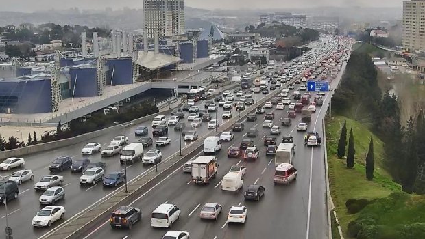 Hazırda Bakının bu yollarında tıxac var - FOTO