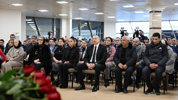 İlham Əliyev təyyarə qəzasında həlak olan ekipaj üzvlərinin vida mərasimində iştirak edib - FOTO/VİDEO