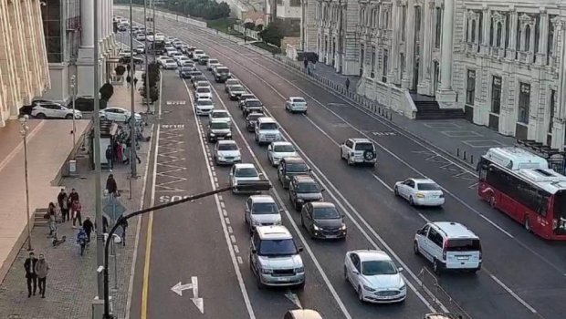 Bakının bəzi yollarında sıxlıq var - SİYAHI