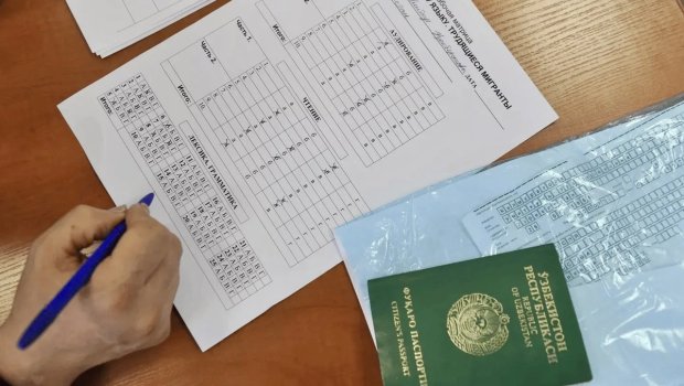Rusiyaya gedənlərin NƏZƏRİNƏ: Yeni miqrasiya qaydaları qüvvəyə mindi