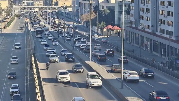 Bakıda hazırda sıxlıq olan yollar &ndash; SİYAHI/FOTO