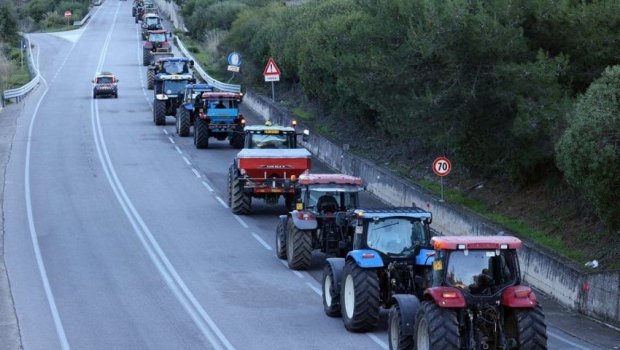 Traktor sürücülərinə ÇAĞIRIŞ: "Real təhlükə yaradırlar"