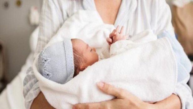 Azərbaycanda 55 yaşlı qadın 32 il sonra ana oldu &ndash; FOTO 