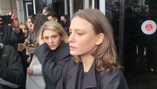 Serenayın başı bəlada: Məhkəmədə ifadə verdi – FOTO/VİDEO