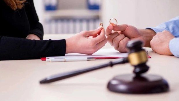 Boşanmaq üçün bəhanə AXTARIŞI &ndash; Ailələrin dağılmasında əsas təşəbbüskar QADINLARDIR?