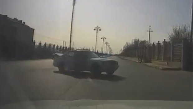 YPX avtomobilinin qarşısına çıxan &ldquo;Mercedes&rdquo;i 17 yaşlı yeniyetmə idarə edirmiş
