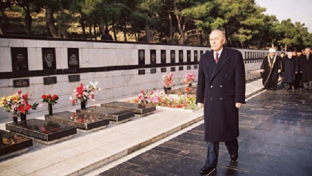 Ulu öndər Heydər Əliyevin 20 Yanvar faciəsi ilə bağlı TARİXİ ADDIMI &ndash; VİDEO 