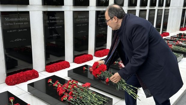 Cahit Bağcı Şəhidlər xiyabanını ziyarət etdi &ndash; FOTO 