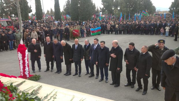 20 Yanvar şəhidləri Gəncədə də anılıb &ndash; FOTO