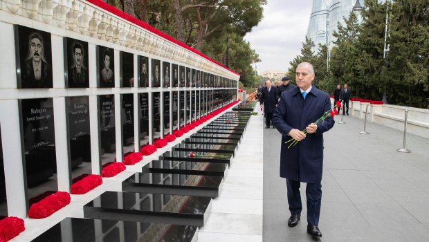 DTX-nin əməkdaşları Şəhidlər xiyabanını ziyarət etdilər &ndash; FOTO 