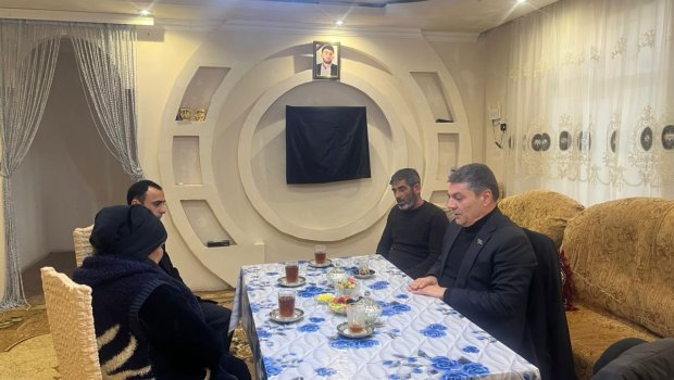 AZAL təyyarəsində həlak olan Həbib İsmayılovun ailəsi ziyarət edildi - FOTO