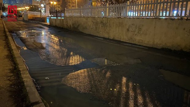 &ldquo;Nəsimi&rdquo; metrostansiyasının çıxışındakı yolu su BASDI &ndash; VİDEO