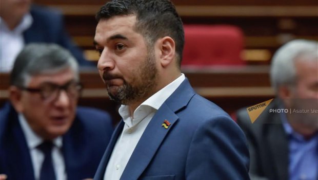 Nikol Paşinyanın qaynının malikanəsi qarət edildi