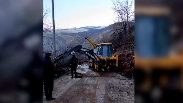Göygöldə sürüşmə: Yol bağlandı - VİDEO