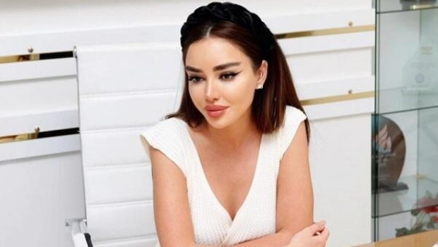 Yoxlamaya gələnlərin üzünə telefon çırpan baş həkim kimdir? &ndash; FOTO