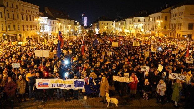 Slovakiyada Fitso hökumətinə qarşı etirazlar BAŞLADI - FOTO