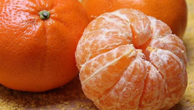 Naringi sevənlərin DİQQƏTİNƏ &ndash; Həddən artıq yedikdə bədəndə bu dəyişikliklər baş verir