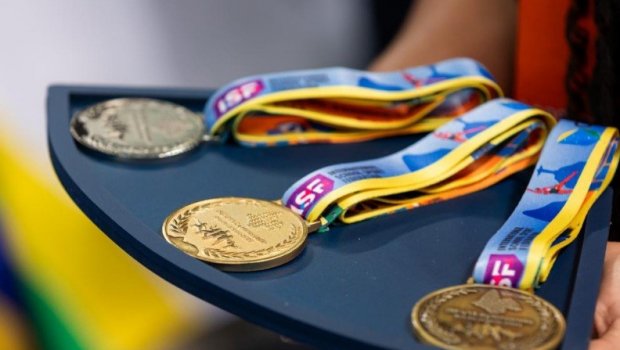 Sərbəst güləşçilərimiz Bolqarıstanda 3 medal qazandılar - FOTO