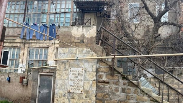 Məşhur kəşfiyyatçının Bakıda yaşadığı baxımsız ev - FOTO