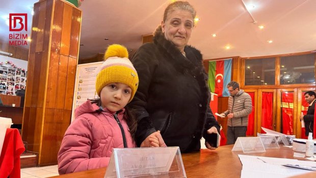 Nəvə və nənə SEÇKİLƏRDƏ &ndash; FOTO/VİDEO
