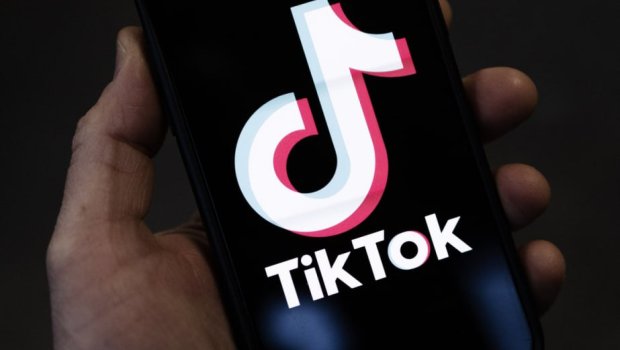 Restoran rəhbəri &ldquo;TikTok&rdquo;da canlı açan ofisiantı DÖYDÜ