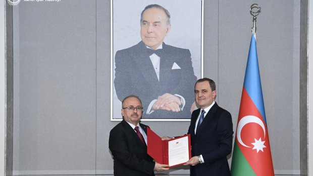 Yeni səfir etimadnaməsinin surətini Ceyhun Bayramova TƏQDİM ETDİ - FOTO