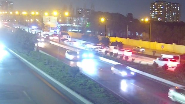 Babək prospektində bağlanan yol AÇILDI