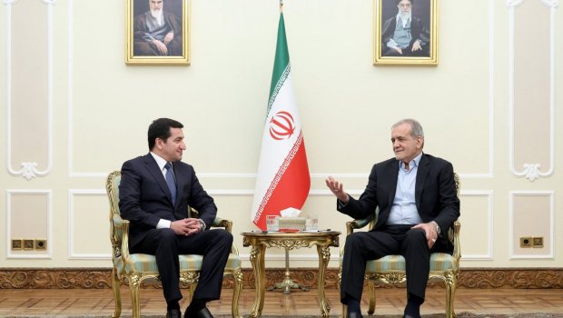 Hikmət Hacıyev Pezeşkianla görüşdü - FOTO