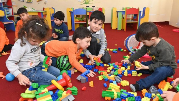 Dövlət uşaq bağçalarına qəbulda ÇƏTİNLİK &ndash; Yaşayış yerini dəyişən valideynlər NƏ ETMƏLİDİRLƏR?
