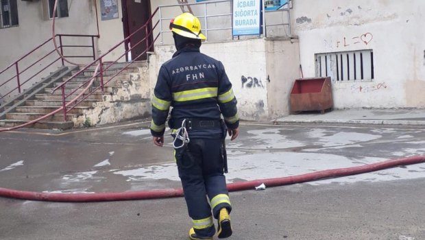 Bakıda yaşayış binasında yanğın: Tüstüdən zəhərlənən var