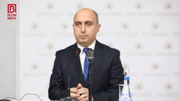 Emin Əmrullayev: Növbəti tədris ilində kağız jurnal ləğv olunacaq