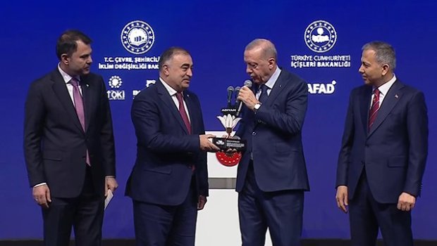 Ərdoğan Azərbaycan səfirini MÜKAFATLANDIRDI - VİDEO