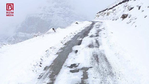 Turistlərin axışdığı Xınalıq yolunu buz BAĞLAYIB &ndash; FOTO