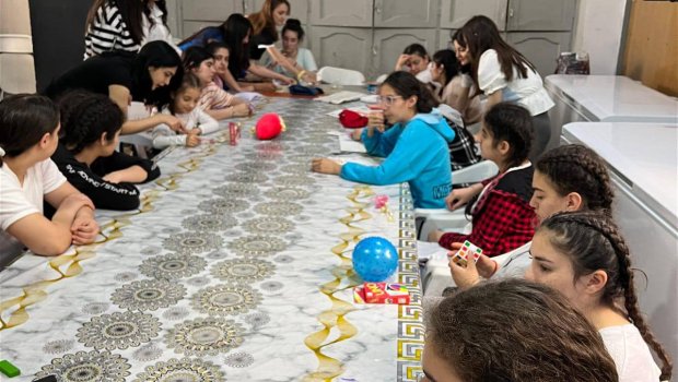 ŞOK: Uşağını sığınacağa yerləşdirən qadın Azərbaycan Uşaqlar Birliyini təhdid edir