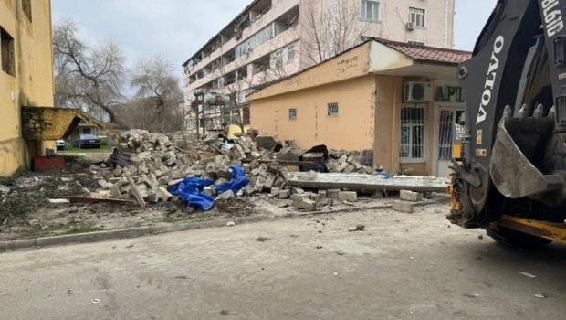 Neftçalada qanunsuz tikili söküldü &ndash; VİDEO