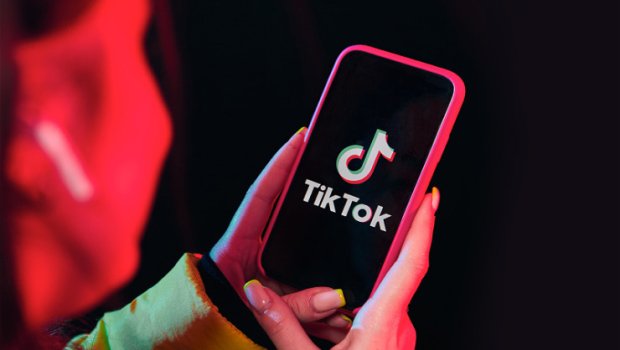 &ldquo;Tiktok&rdquo;da qadına yazdığı sevgi mesajı BAŞINA BƏLA OLDU