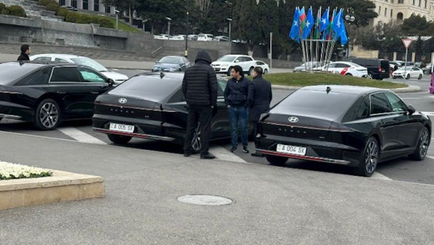 Generallar Şəhidlər Xiyabanını 100 minlik avtomobillərlə ziyarət etdi &mdash; FOTO