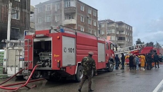 Bakıda yaşayış binasında yanğın &ndash; VİDEO