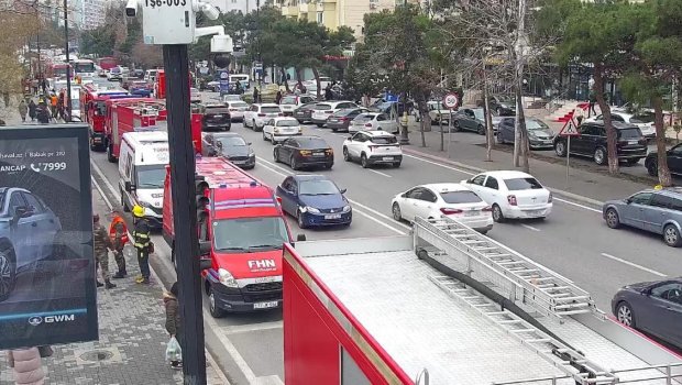 Nərimanovdakı yanğın tıxaca SƏBƏB OLDU &ndash; FOTO