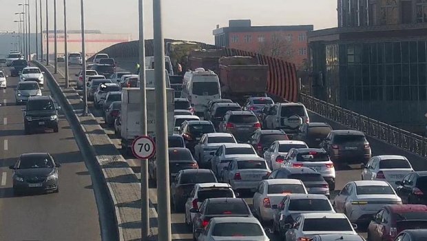 &ldquo;Koroğlu&rdquo; metrostansiyası istiqamətində sıxlıq yarandı - SƏBƏB - FOTO