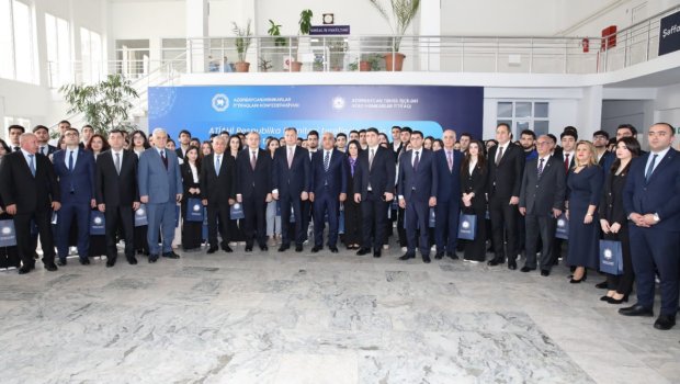 Bir qrup tələbəyə adlı təqaüd verilib &ndash; FOTO