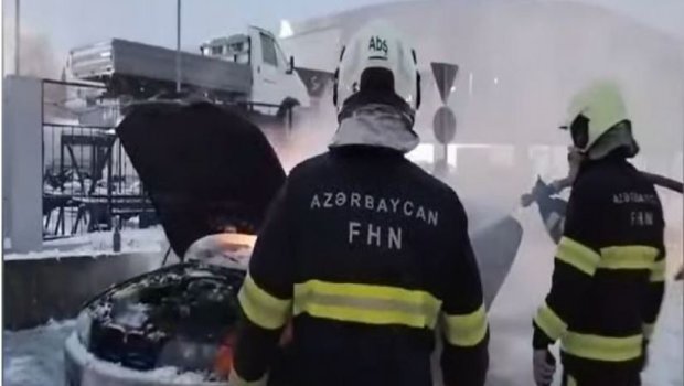 Bakı-Sumqayıt yolunda &ldquo;BMW&rdquo; yandı - VİDEO
