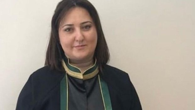 Vəkillikdən uzaqlaşdırılan Aşurovaya elektron qolbaq taxıldı