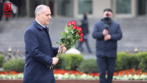 Rəsmilər &ldquo;Ana harayı&rdquo; abidəsini ziyarət ediblər &ndash; FOTOLAR