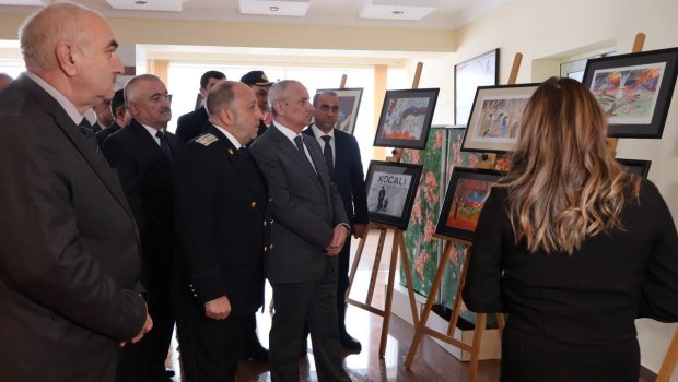 Qusarda Xocalı soyqırımı ilə bağlı rəsm əsərlərindən ibarət sərgi TƏŞKİL EDİLDİ - FOTO