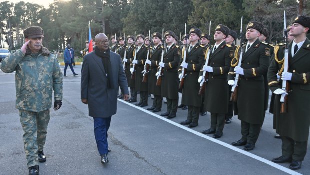 Qvineya-Bisau Prezidenti komando hərbi hissəsində olub - FOTO